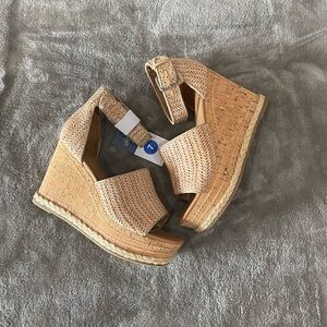 NWT size 7 boho wedge sandals